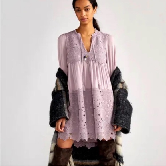 Anthropologie Dresses & Skirts - Anthropologie Mauve Lace Detail Top